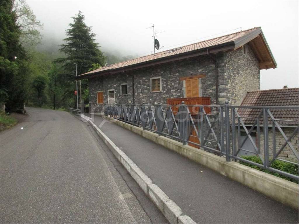 casa indipendente in vendita a Sant'Omobono Terme in zona Selino Alto