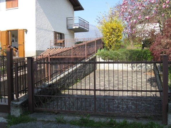 casa indipendente in vendita a Sant'Omobono Terme in zona Selino Basso
