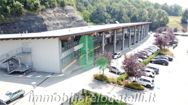 negozio in vendita a Sant'Omobono Terme in zona Selino Basso