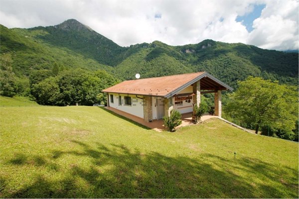 casa indipendente in vendita a Sant'Omobono Terme in zona Mazzoleni