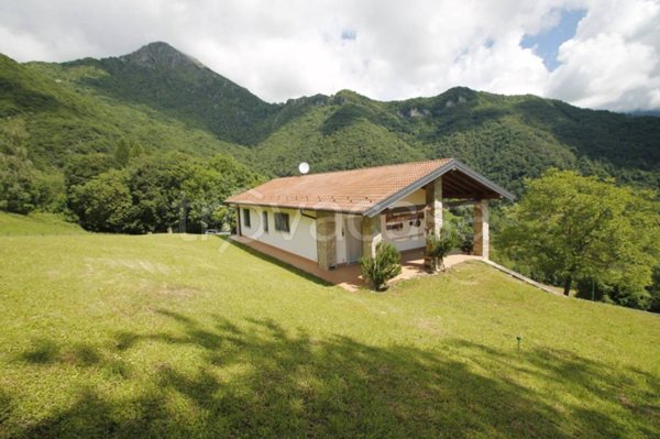 casa indipendente in vendita a Sant'Omobono Terme in zona Valsecca