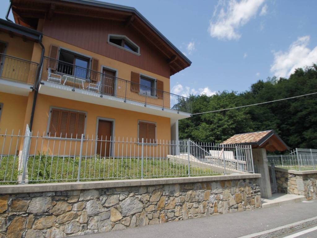 appartamento in vendita a Sant'Omobono Terme in zona Selino Basso
