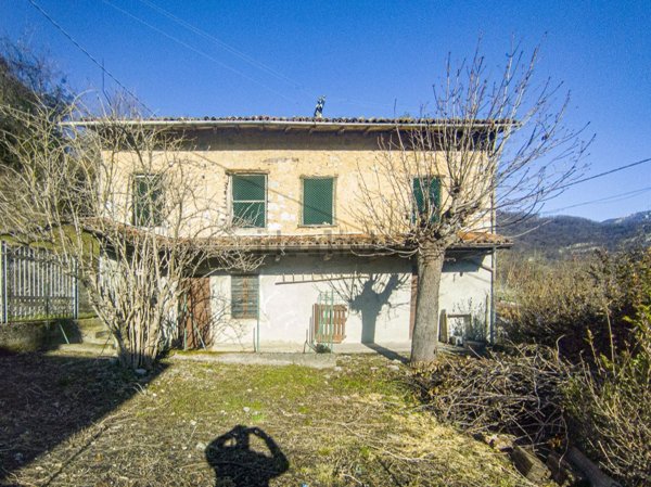 casale in vendita a Sant'Omobono Terme in zona Valsecca