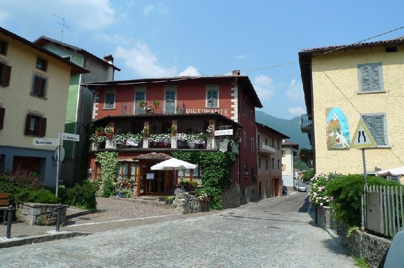 casa indipendente in vendita a Sant'Omobono Terme in zona Mazzoleni
