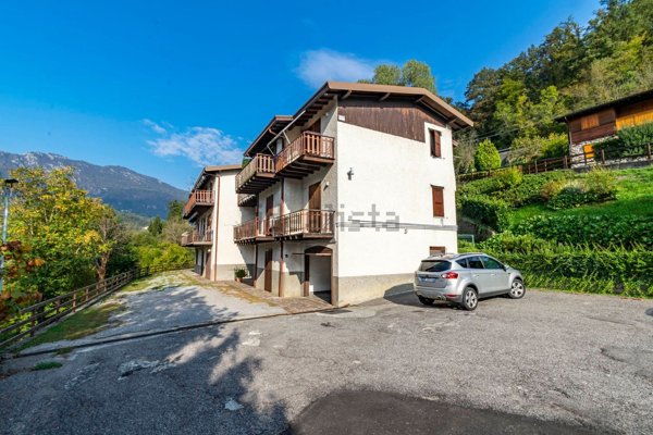 appartamento in vendita a Sant'Omobono Terme in zona Mazzoleni