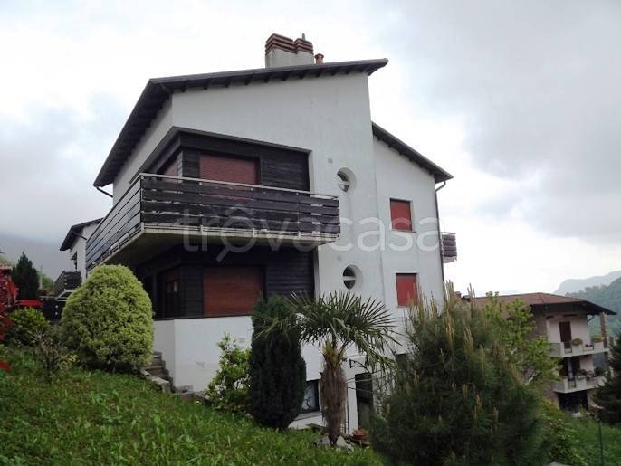 casa indipendente in vendita a Val Brembilla in zona Gerosa