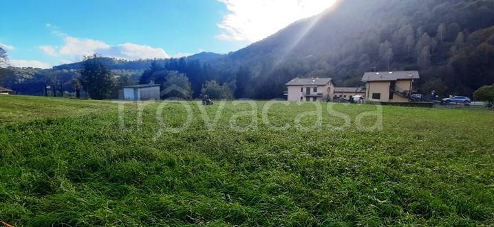 terreno edificabile in vendita a Val Brembilla in zona Gerosa