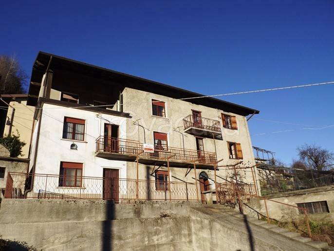 casa indipendente in vendita a Val Brembilla in zona Brembilla