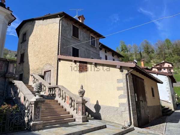 appartamento in vendita a Val Brembilla