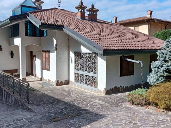 casa indipendente in vendita a Val Brembilla in zona Brembilla