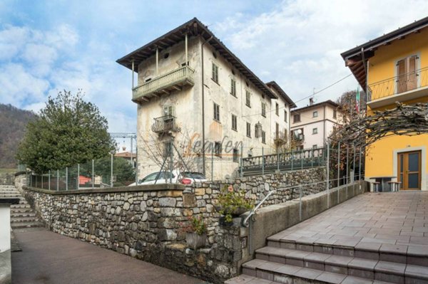 casa indipendente in vendita a Val Brembilla