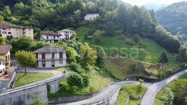 casa indipendente in vendita a Val Brembilla