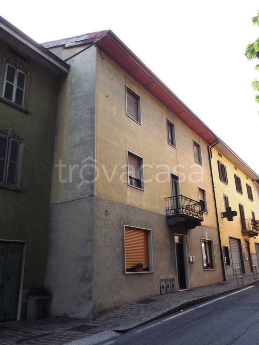appartamento in vendita a Val Brembilla in zona Brembilla