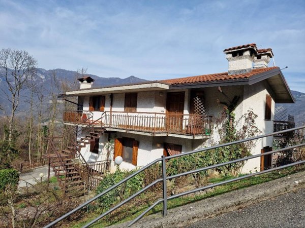 appartamento in vendita a Val Brembilla in zona Brembilla