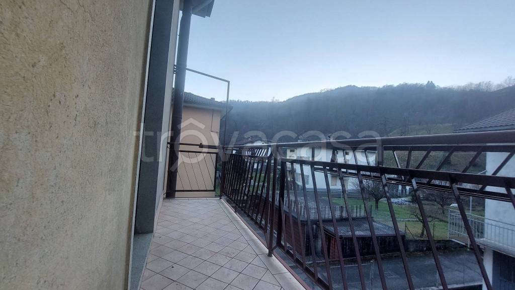 appartamento in vendita a Val Brembilla