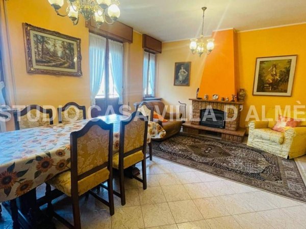 appartamento in vendita a Val Brembilla in zona Laxolo