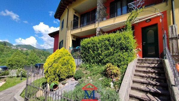 casa indipendente in vendita a Val Brembilla in zona Camorone