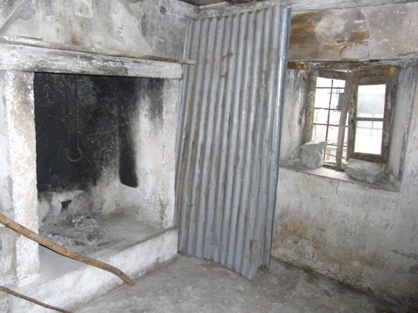 intera palazzina in vendita a Val Brembilla in zona Gerosa