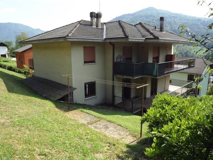 appartamento in vendita a Val Brembilla in zona Brembilla