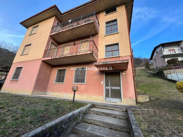 casa indipendente in vendita a Val Brembilla in zona Brembilla