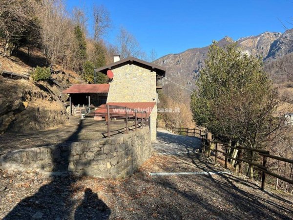 casa indipendente in vendita a Val Brembilla in zona Brembilla