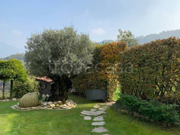 appartamento in vendita a Val Brembilla in zona Gerosa