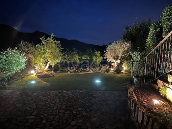 appartamento in vendita a Val Brembilla in zona Gerosa