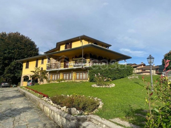 casa indipendente in vendita a Val Brembilla in zona Brembilla