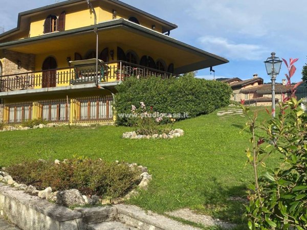 casa indipendente in vendita a Val Brembilla in zona Brembilla