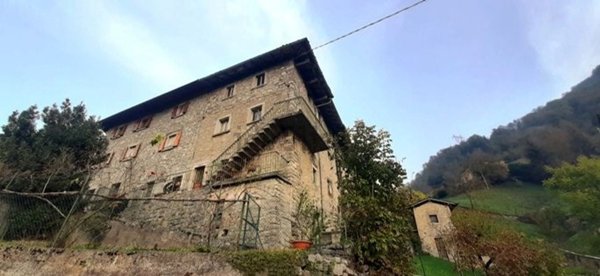casa indipendente in vendita a Val Brembilla