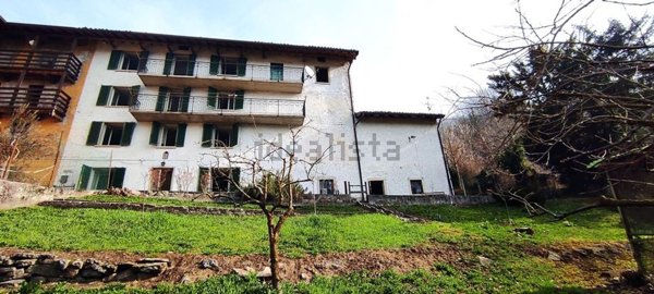 casa indipendente in vendita a Val Brembilla in zona Brembilla