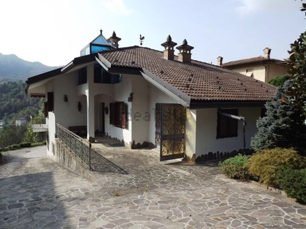 casa indipendente in vendita a Val Brembilla in zona Brembilla