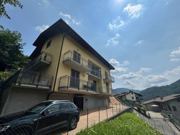 appartamento in vendita a Val Brembilla in zona Brembilla