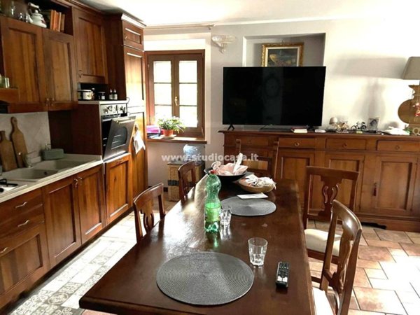 casa indipendente in vendita a Val Brembilla in zona Brembilla