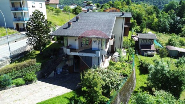 casa indipendente in vendita a Val Brembilla in zona Brembilla