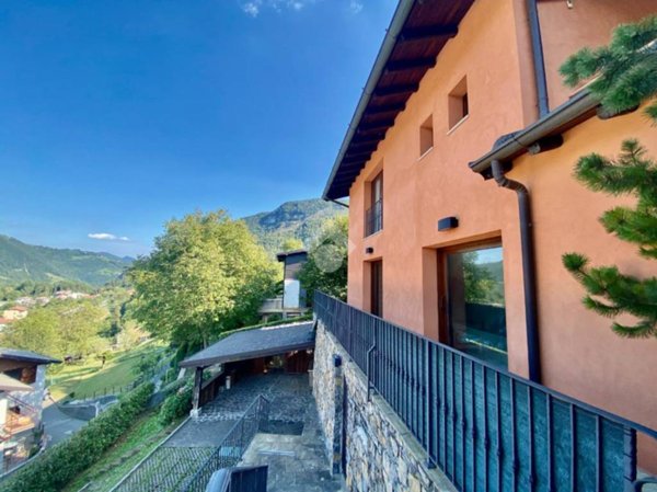 casa indipendente in vendita a Val Brembilla