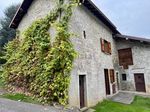appartamento in vendita a Val Brembilla