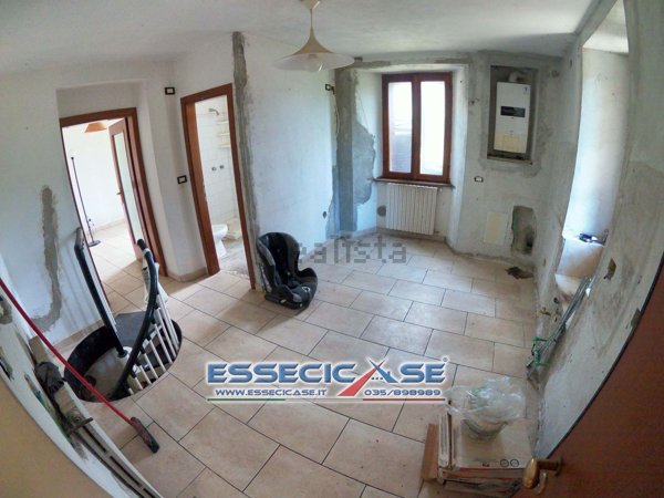 appartamento in vendita a Val Brembilla