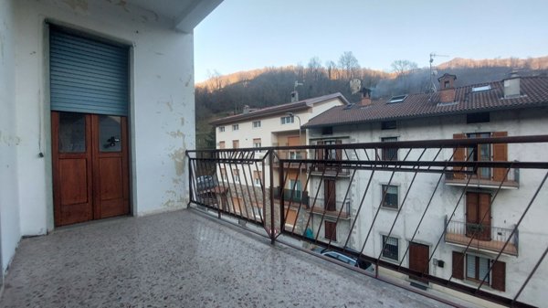 appartamento in vendita a Val Brembilla