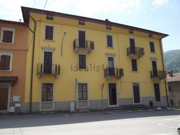 appartamento in vendita a Val Brembilla in zona Gerosa