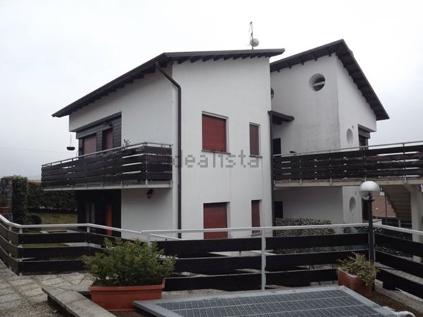 appartamento in vendita a Val Brembilla in zona Gerosa