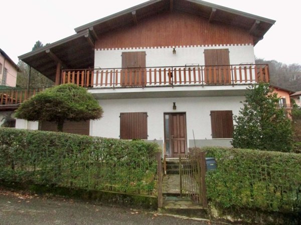 casa indipendente in vendita a Val Brembilla in zona Brembilla