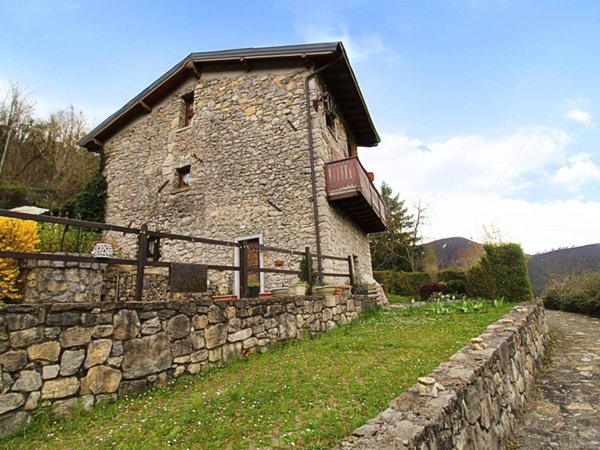 pentavano in vendita a Val Brembilla