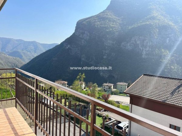 appartamento in vendita a Val Brembilla in zona Brembilla