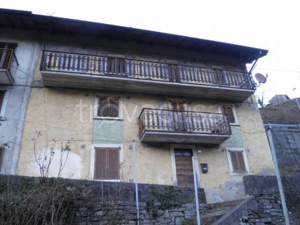 casa indipendente in vendita a Val Brembilla in zona Brembilla