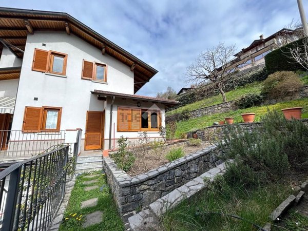 casa indipendente in vendita a Val Brembilla