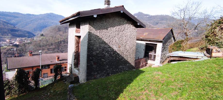 casa indipendente in vendita a Val Brembilla in zona Brembilla