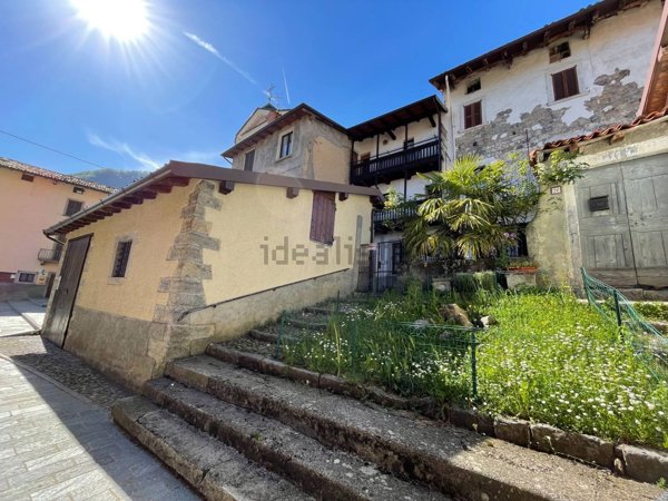 appartamento in vendita a Val Brembilla