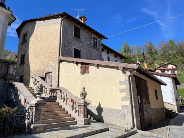 appartamento in vendita a Val Brembilla