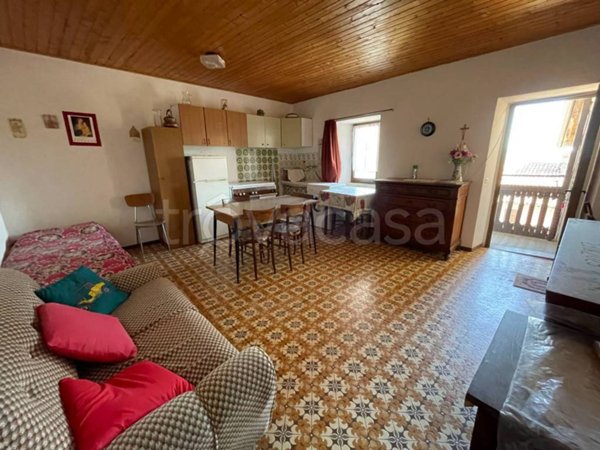 appartamento in vendita a Val Brembilla in zona Brembilla